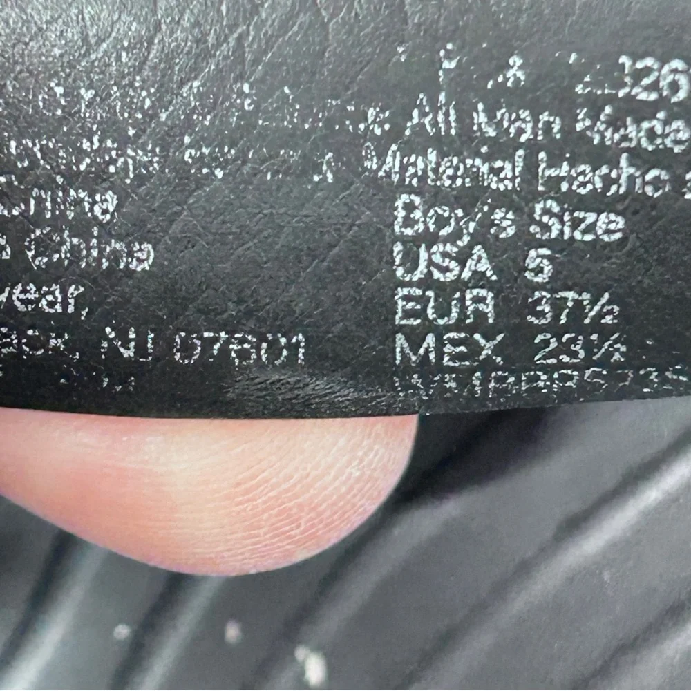 Black‎ Slip-On Slippers with Ventilation